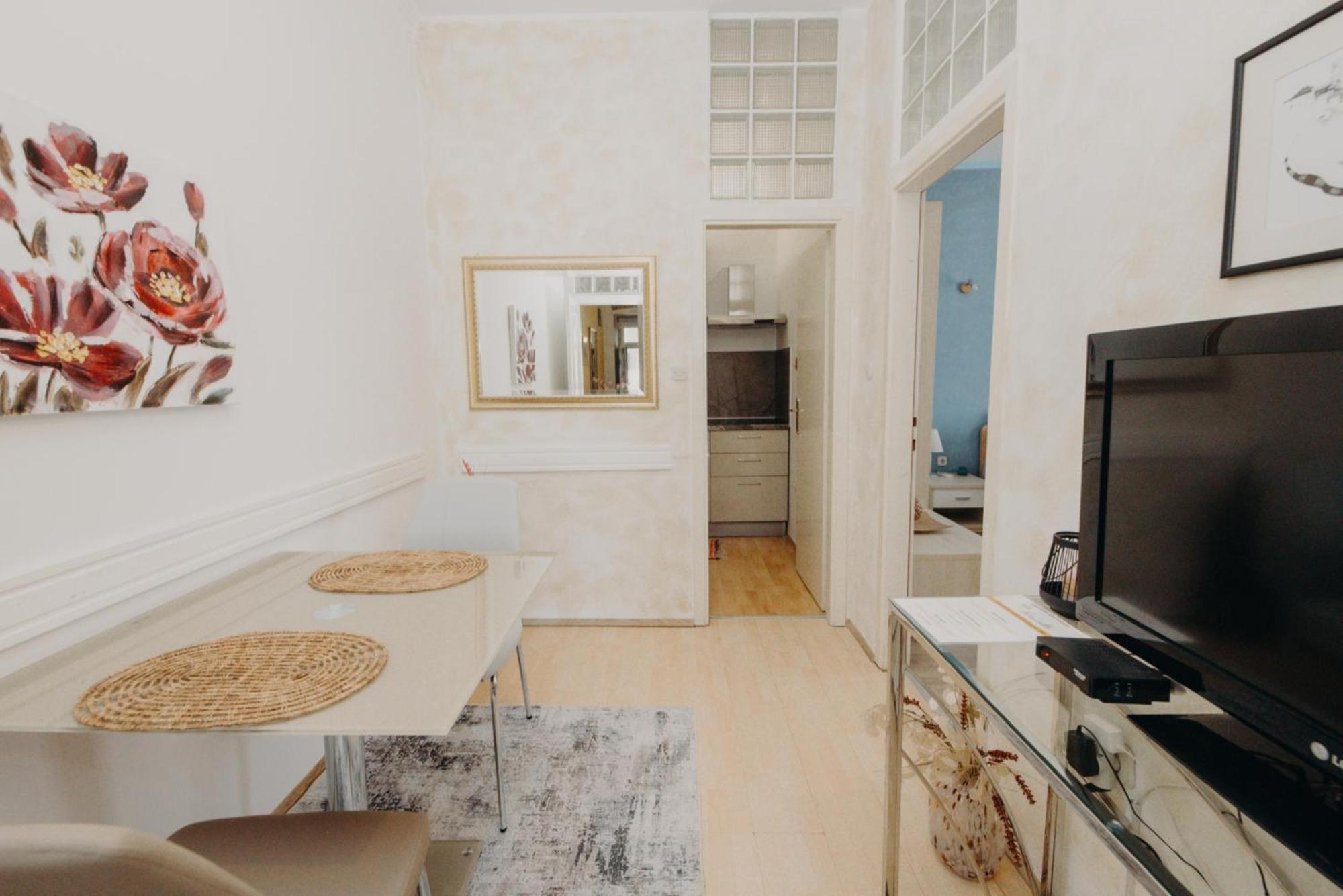 Rooms And Studios Villa Rossella 2 Rovinj Exterior foto